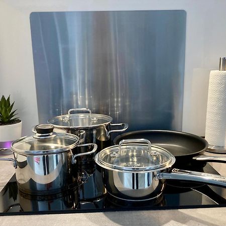 Living At Saarpartments - Adultsonly - Business & Holiday Homes With Kitchen For Long- And Short Term Stay, 3 Min To St Johanner Markt And Points Of Interest Саарбрюккен Экстерьер фото